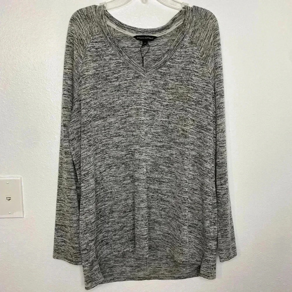 Banana Republic Heather Gray Soft Long Sleeve V Neck Top - Picture 4 of 7